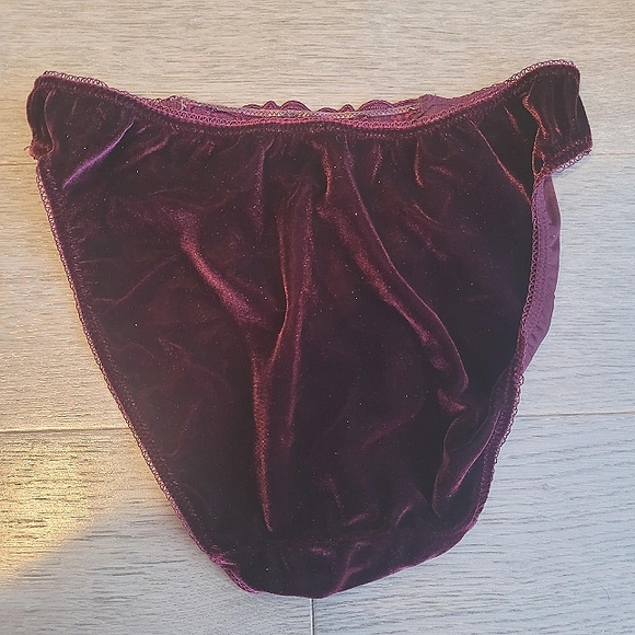 Vintage Vanity Fair Velvet Bra And Underwear Set - Picture 9 of 10